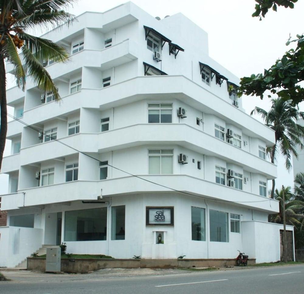 Sai Sea City Hotel Colombo Exterior photo